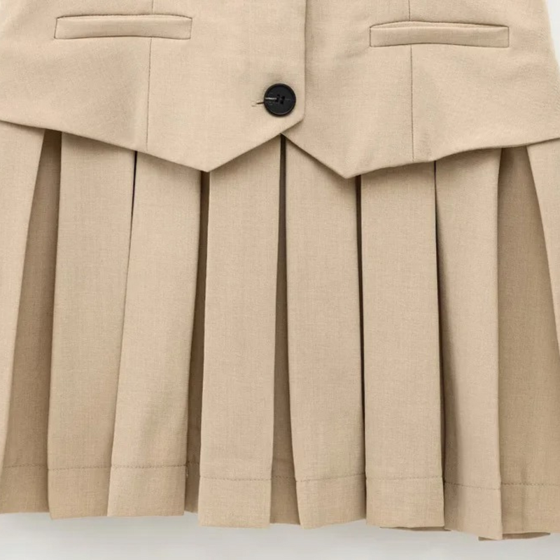 Selena | Vestido mini sin mangas, escote en V, botones y pliegues