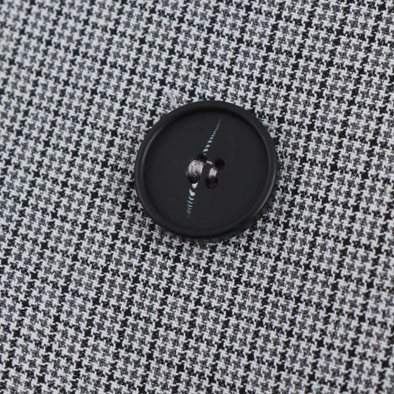 Lana | Vestido mini gris sin mangas con cuello solapa y detalle de doble botón