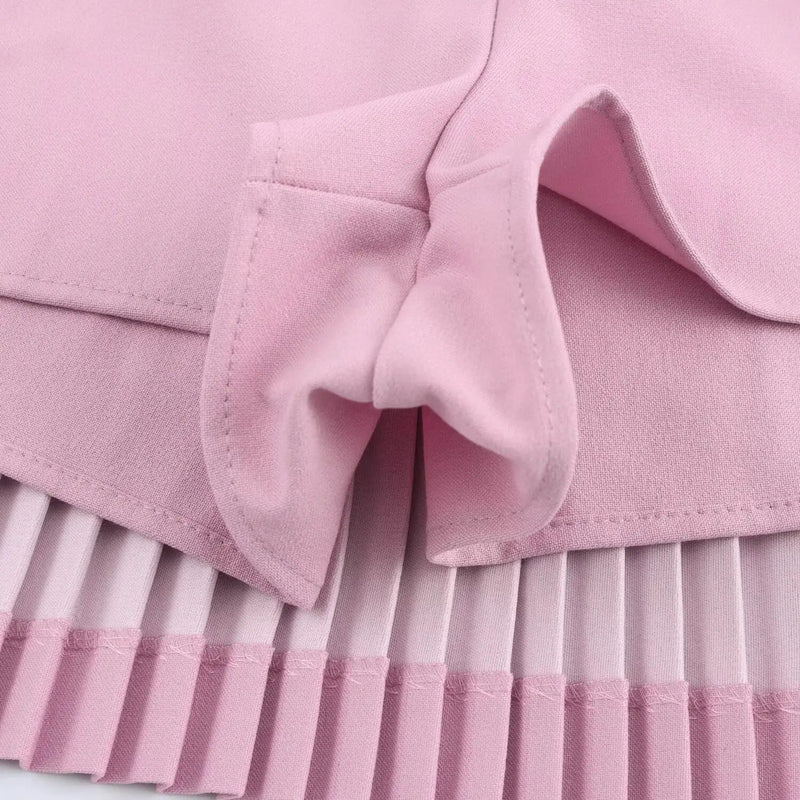 Paulie | Vestido mini sin mangas con escote cuadrado y diseño plisado