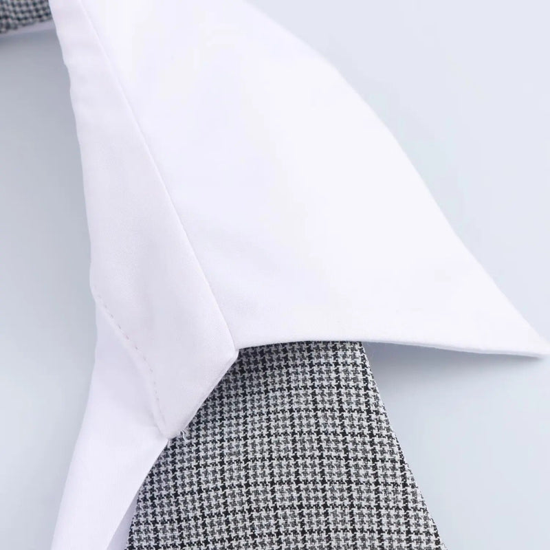 Lana | Vestido mini gris sin mangas con cuello solapa y detalle de doble botón